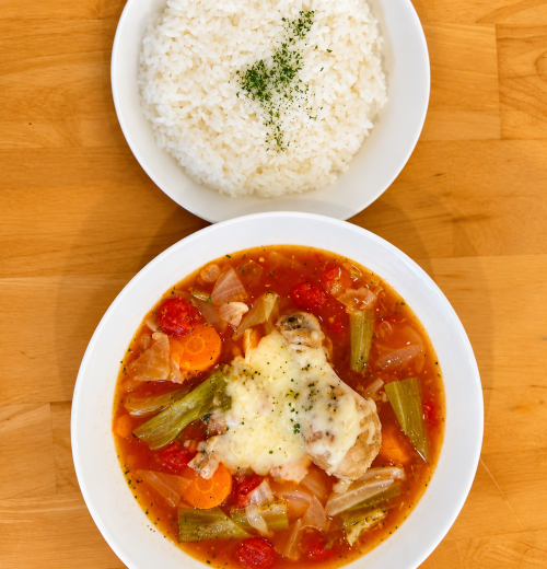 野菜たっぷりチキンスープご飯（チーズトッピング）